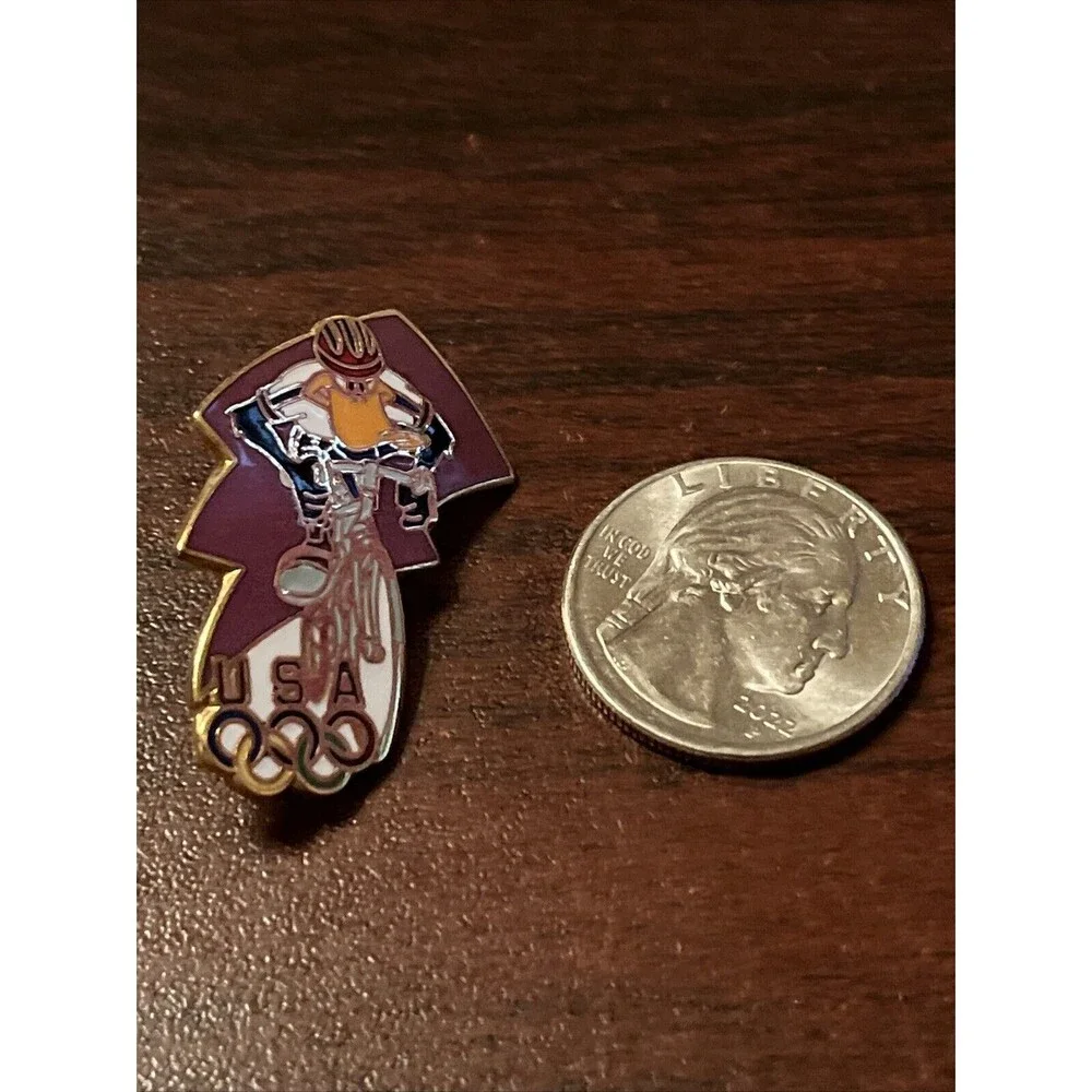 Vintage 1996‎ Atlanta Olympics Looney Tunes Daffy Duck Cycling Lapel Hat Pin